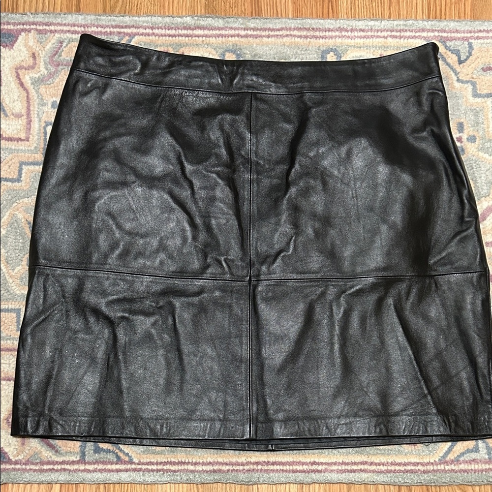 Jaclyn Smith Black leather Skirt